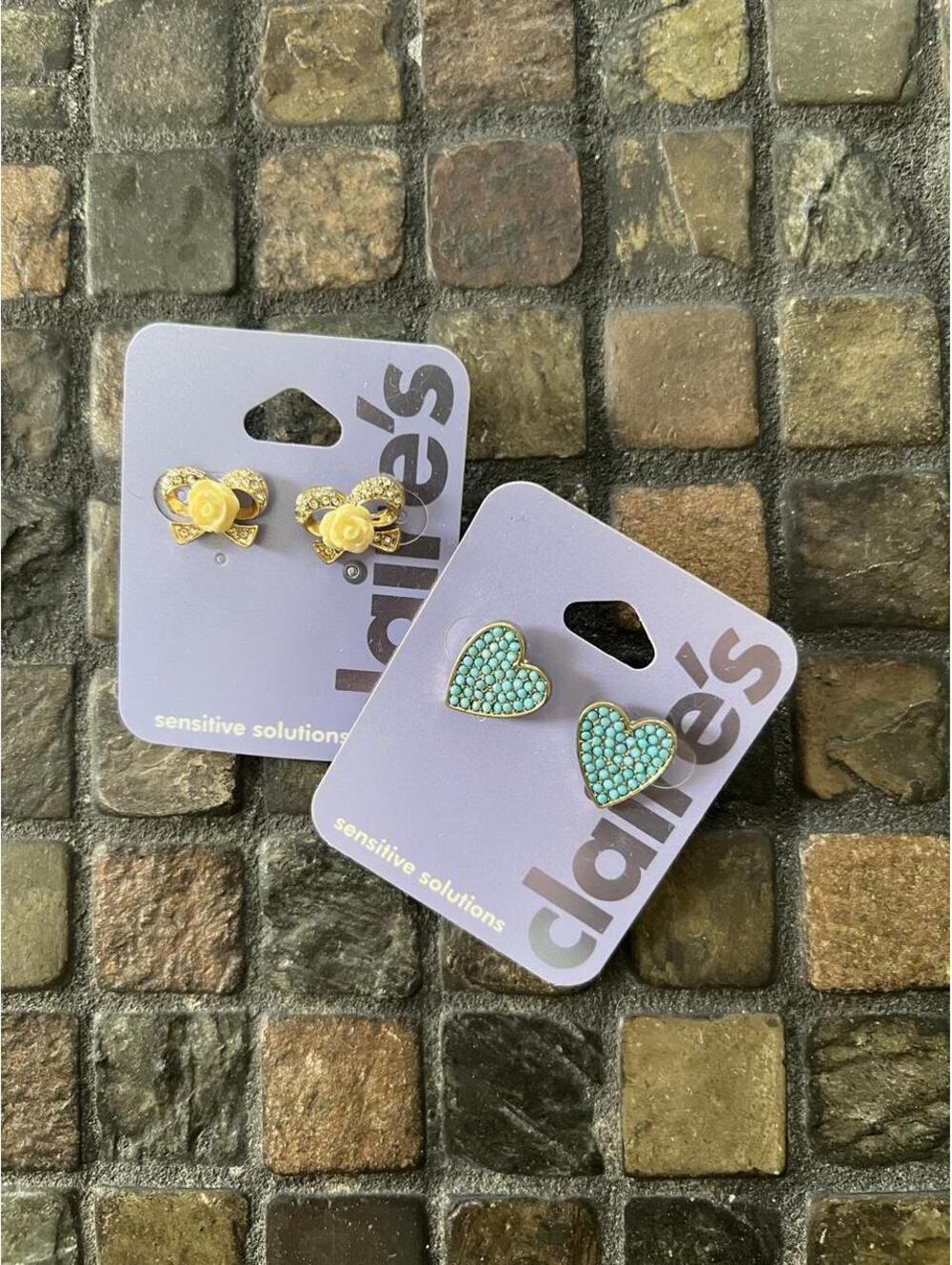 Claire’s Vintage Y2K Coquette Rose & Heart Stud Earrings 2-Pair Set 💛🩵